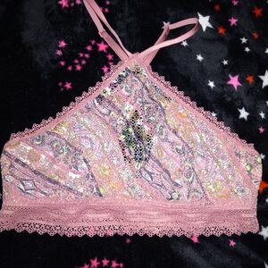 NWOT VS LACY UNLINED BRALETTE (M)